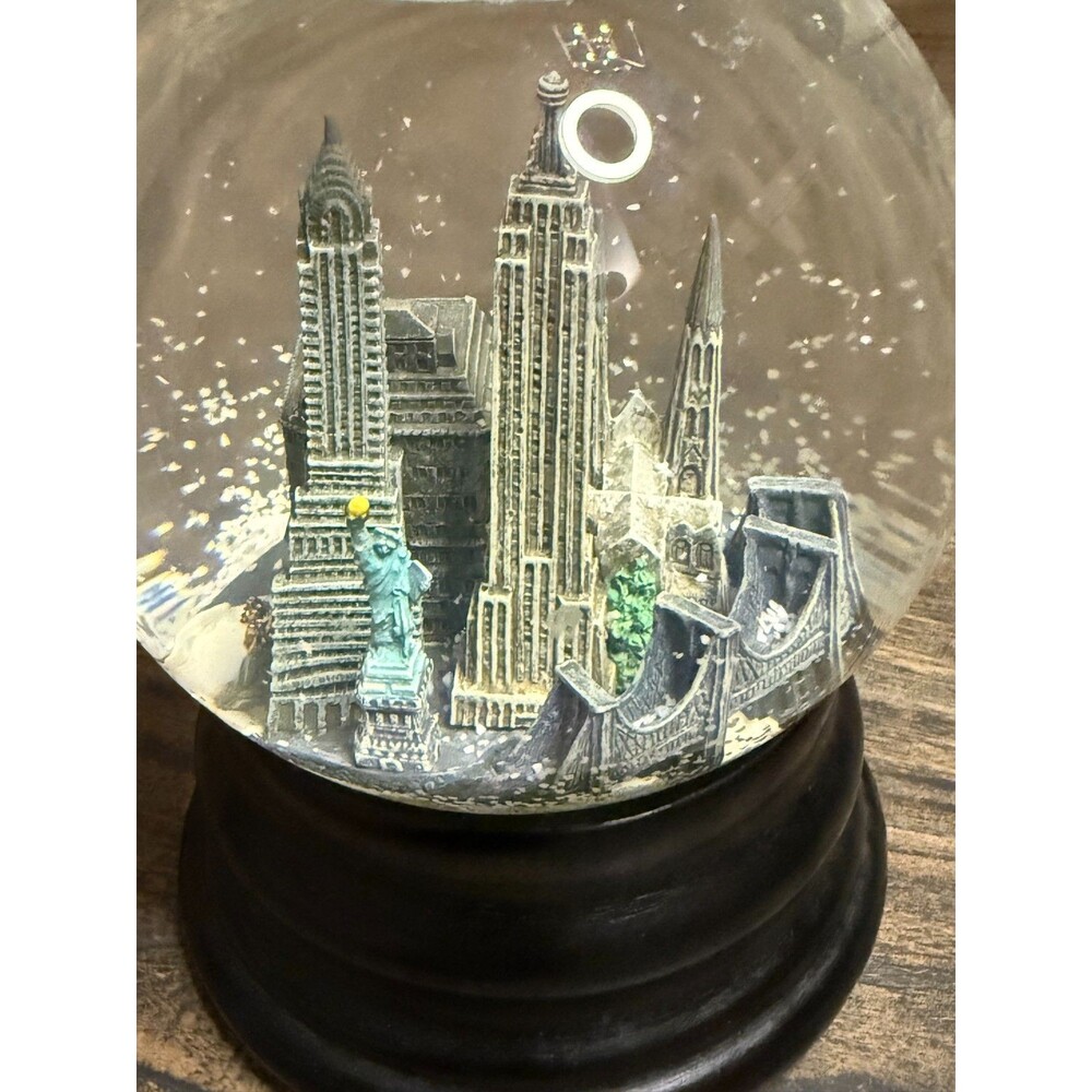 Vintage Saks Fifth Avenue NY Landmarks Musical Snow Globe - "New York, New York"